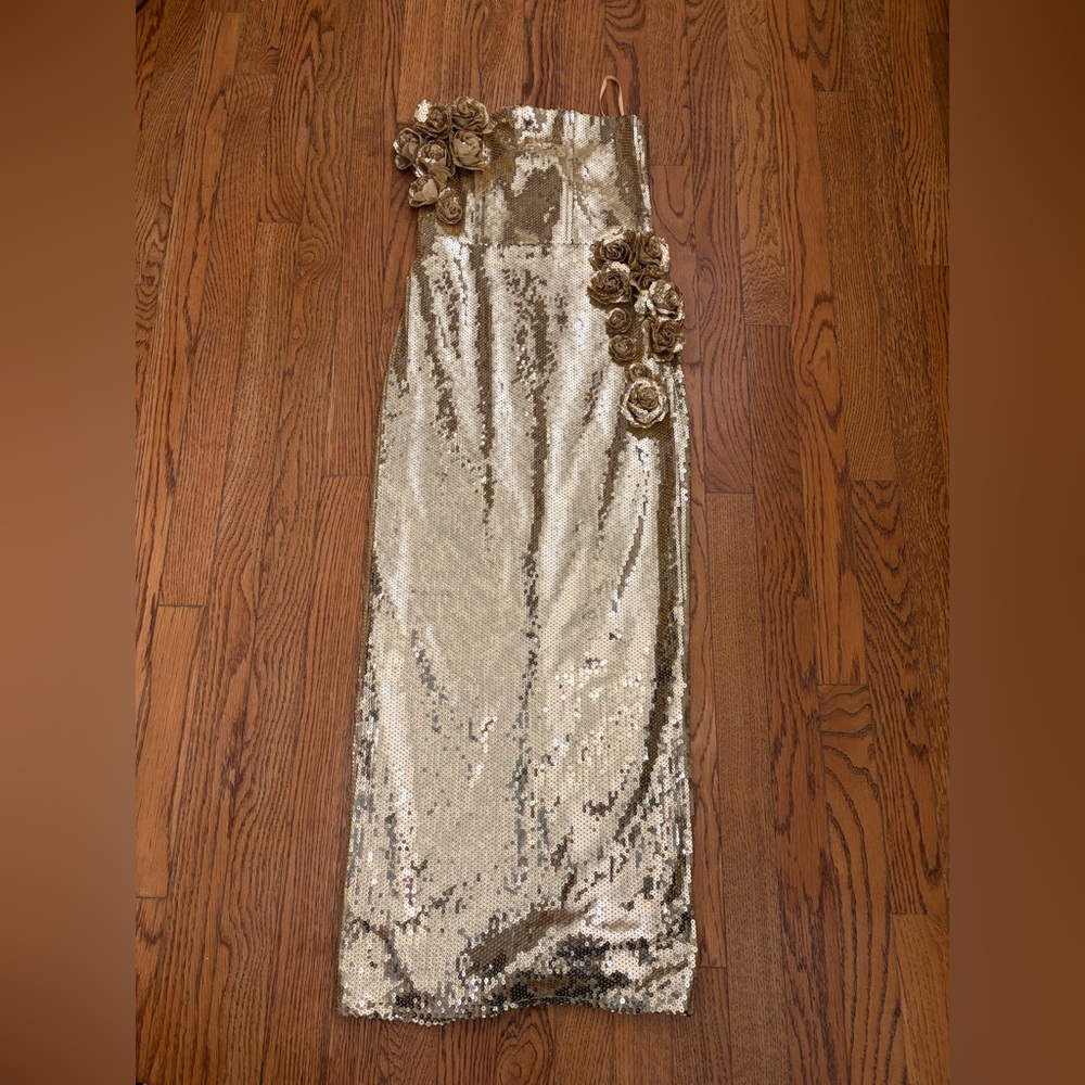 ✨ MESHKI Gold Sequin Strapless Midi Dress – NWT ✨
Size: Medium